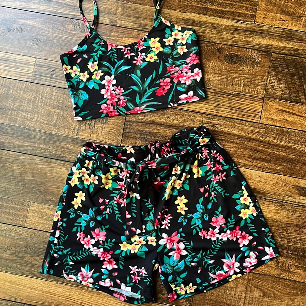 SHEIN CURVE 2 piece floral short set